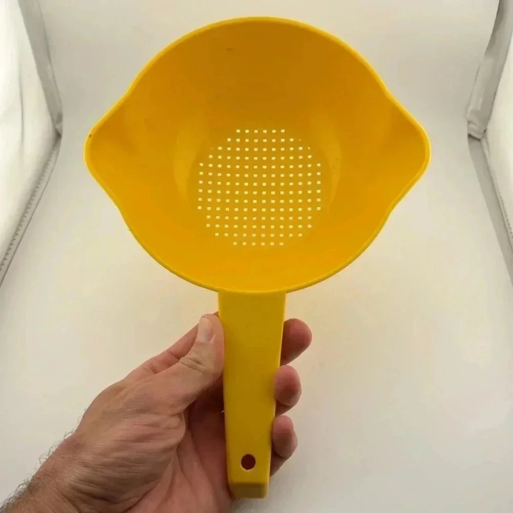 Vintage Tupperware 1 Quart Double Spout Strainer Colander Yellow 1200-9 USA Made